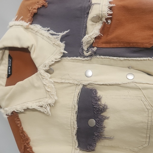 Chic Colorblock Frayed Jacket - Picture 2 of 3